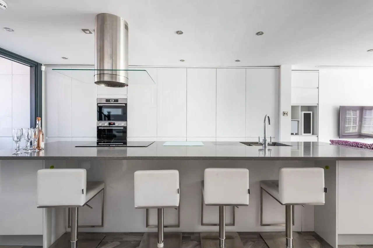 Apartment Modern Duplex Apt With 75 Inch Tv I Pass The Keys York