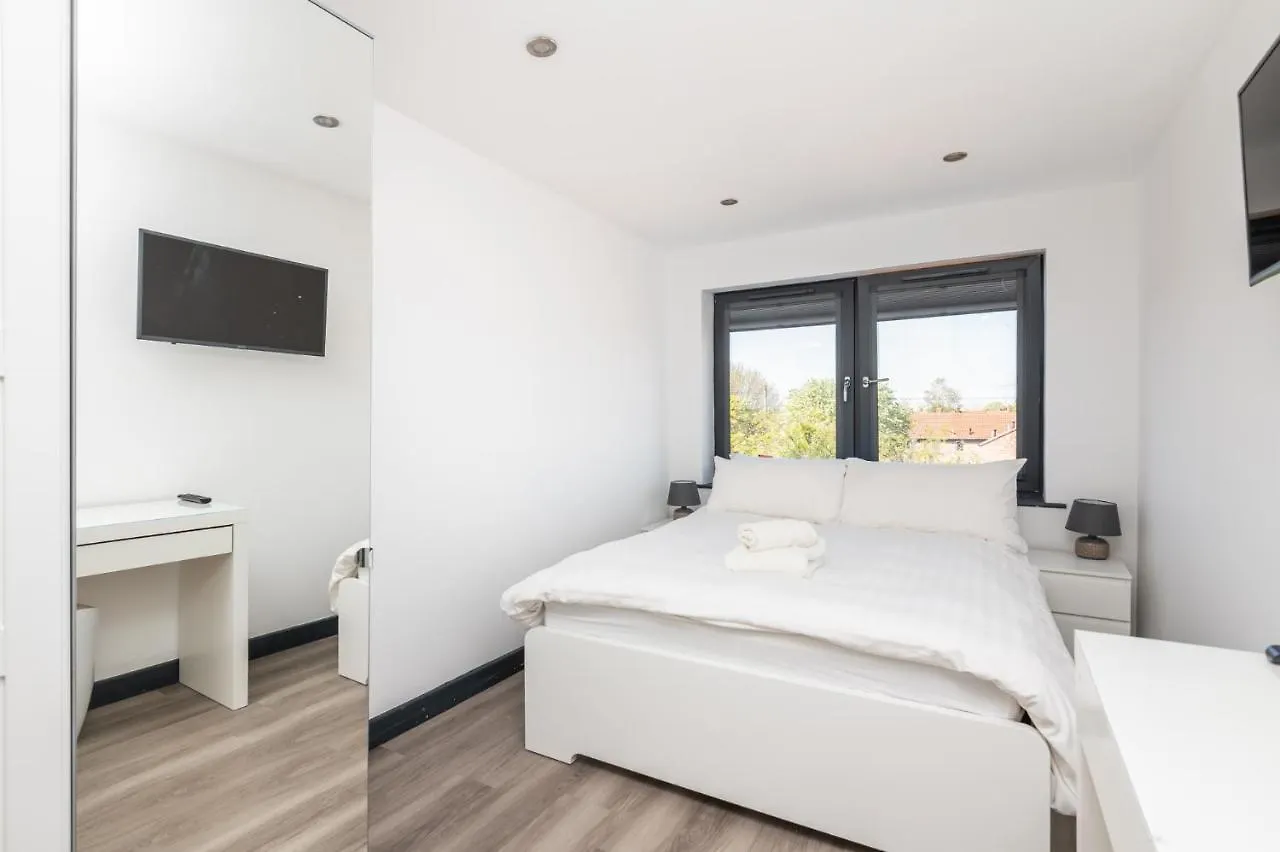 Apartment Modern Duplex Apt With 75 Inch Tv I Pass The Keys York
