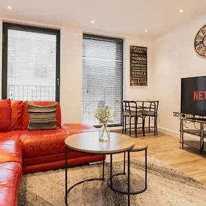 Apartment Smart & Modern City-centre Flat - Sleeps 2 United Kingdom